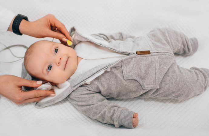 Niedosłuch u niemowląt. Jak wygląda leczenie?