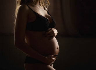  Bielizna plus size dla przyszłych mam: Wybór wygodnych i modnych modeli dla kobiet w ciąży