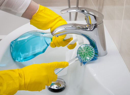 Sprzątanie domowej łazienki – kilka praktycznych porad od firmy sprzątającej